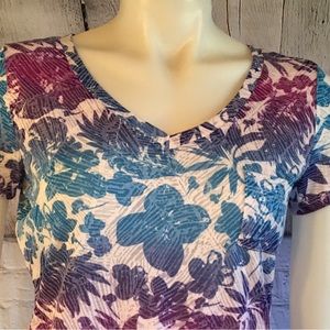 Ladies short sleeve pocket T by Maurices size M
